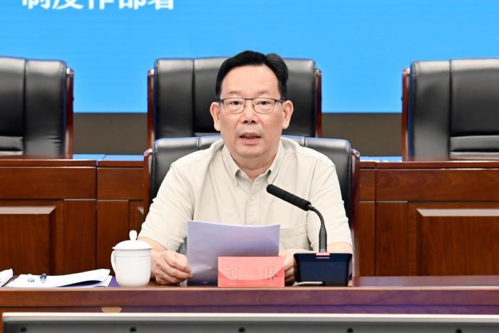 bet365中文网址召开厅党组理论学习中心组学习暨深化运用“四下基层”制度推进会